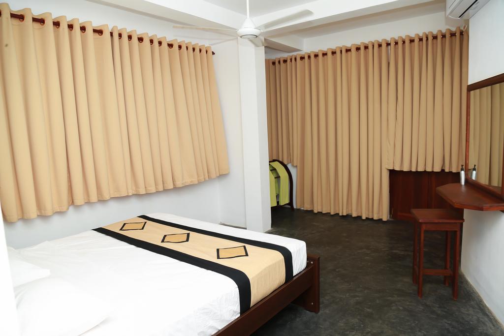 Four Season Guest House Tangalle Exterior foto